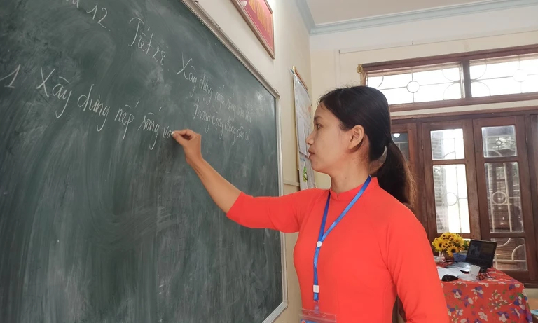 Thủ tướng chỉ đạo khắc phục việc thiếu giáo viên, bảo đảm dạy học 2 buổi mỗi ngày