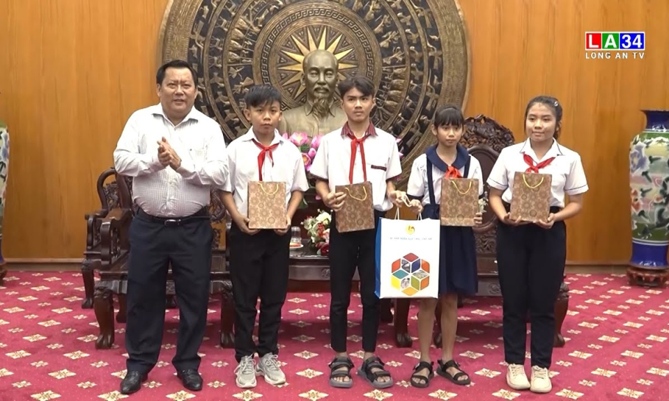 Lãnh đạo tỉnh gặp mặt Đoàn đại biểu dự Đại hội Cháu ngoan Bác Hồ toàn quốc lần thứ X