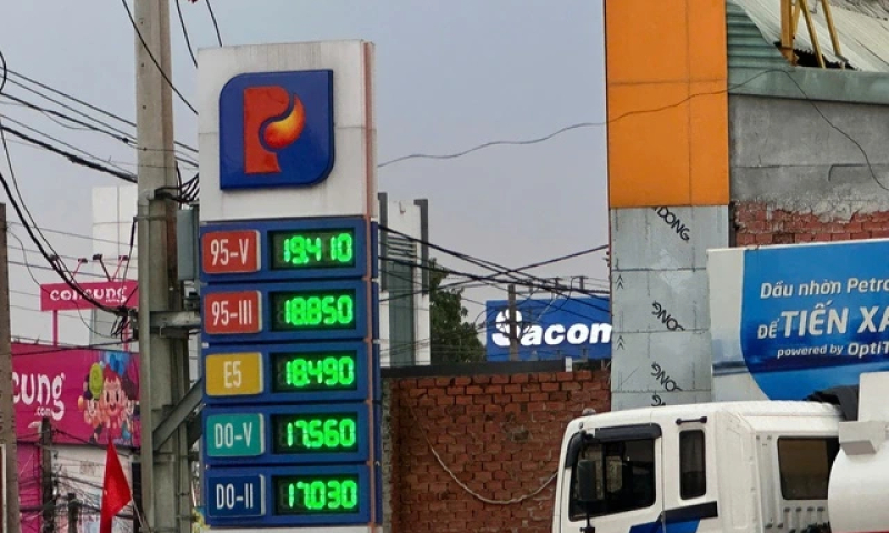 Giá xăng dầu hôm nay 14/5: Xăng trong nước tăng bao nhiêu đồng một lít?