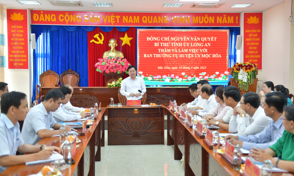 Bí thư Tỉnh ủy – Nguyễn Văn Quyết làm việc với huyện Mộc Hóa