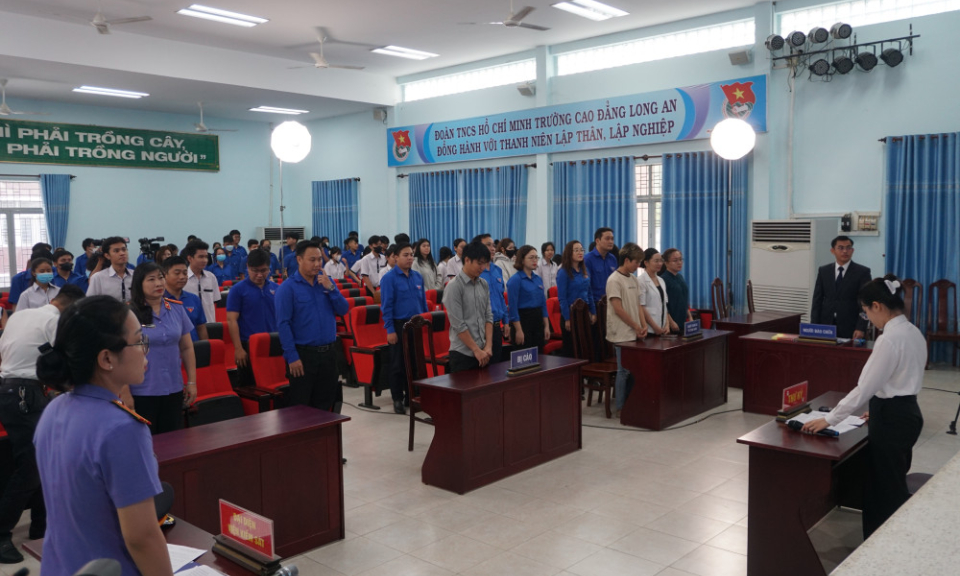 Phiên tòa giả định tuyên truyền, phổ biến, giáo dục pháp luật về an toàn giao thông