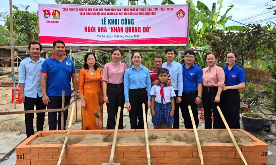 Ấm áp những ngôi nhà Khăn quàng đỏ