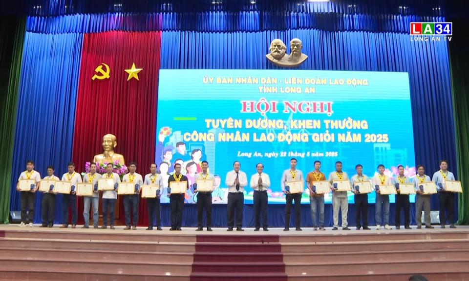 Long An tuyên dương, khen thưởng 300 công nhân lao động giỏi 