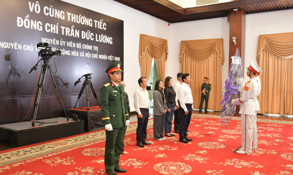 Đoàn đại biểu tỉnh Long An viếng nguyên Chủ tịch nước Trần Đức Lương