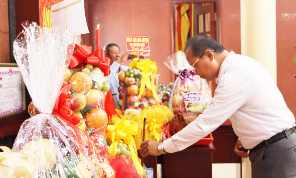 Cần Giuộc dâng hương kỷ niệm 84 năm Ngày hy sinh của đồng chí Nguyễn Thị Bảy