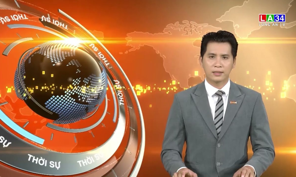 Tân Thạnh: Trao quyết định về công tác cán bộ