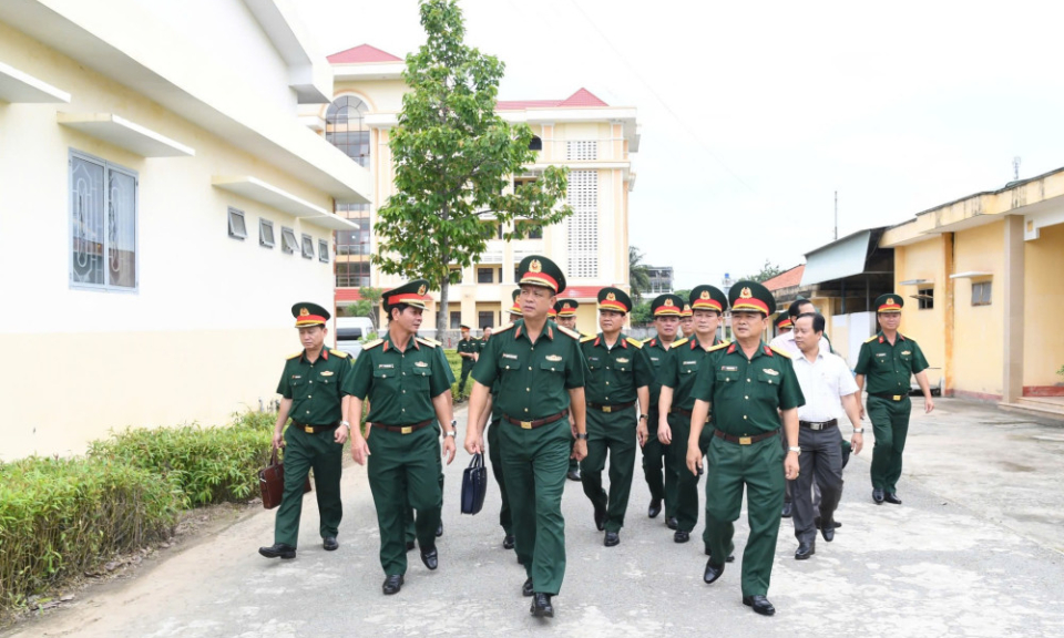 Tư lệnh Quân khu 7 kiểm tra công tác chuẩn bị sáp nhập tại tỉnh Long An