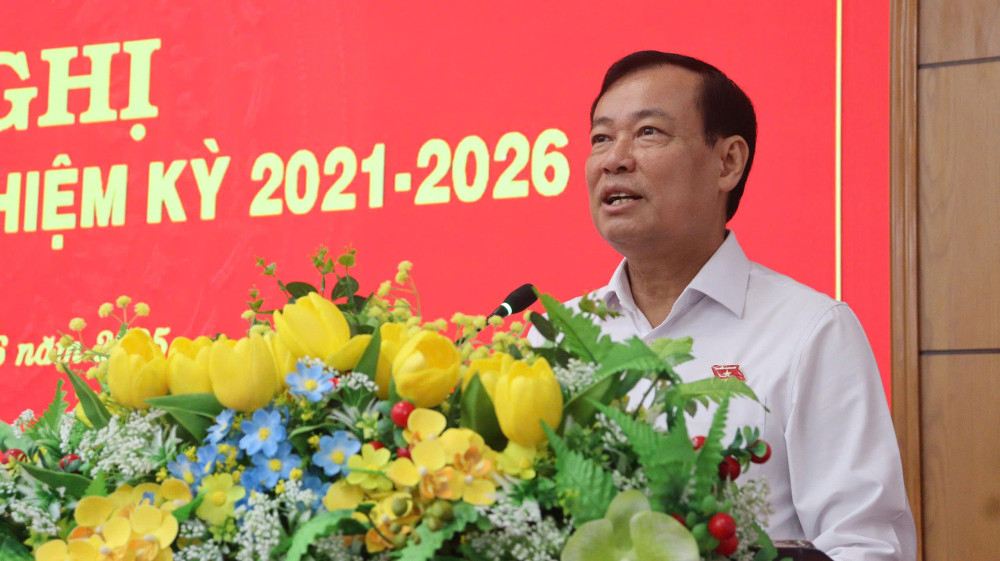Thượng tướng Lê Tấn Tới - Ủy viên Ủy ban Thường vụ Quốc hội, Chủ nhiệm Ủy ban Quốc phòng, An ninh và Đối ngoại của Quốc hội - phát biểu tại hội nghị