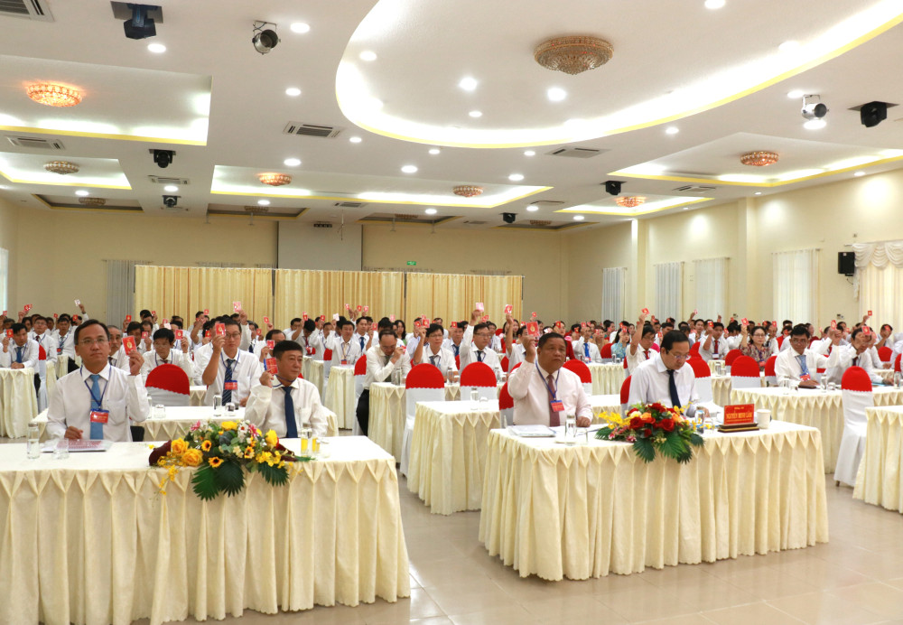 Biểu quyết thông qua chương trình Đại hội