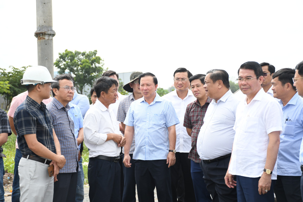 Phó Bí thư Tỉnh ủy, Chủ tịch UBND tỉnh - Nguyễn Văn Út khảo sát thực tế tại nút giao Tua 1, dự án Đường tỉnh 823D
