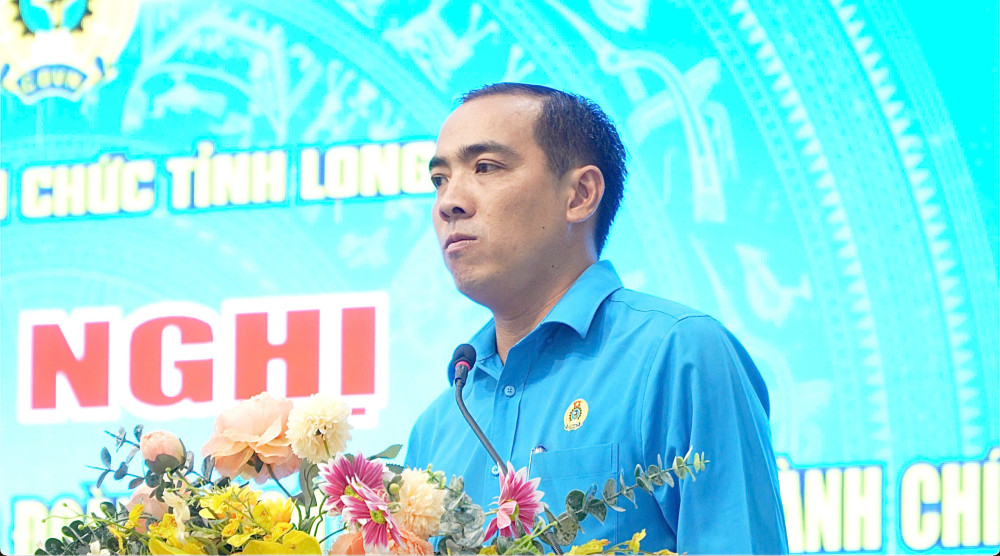 Ủy viên Ban Thường vụ Liên đoàn Lao động tỉnh, Chủ tịch Công đoàn Viên chức tỉnh - Cao Quốc Hòa phát biểu tại hội nghị