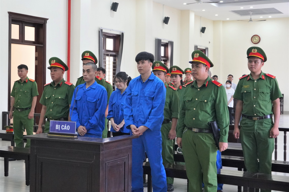 Các bị cáo tại phiên tòa xét xử