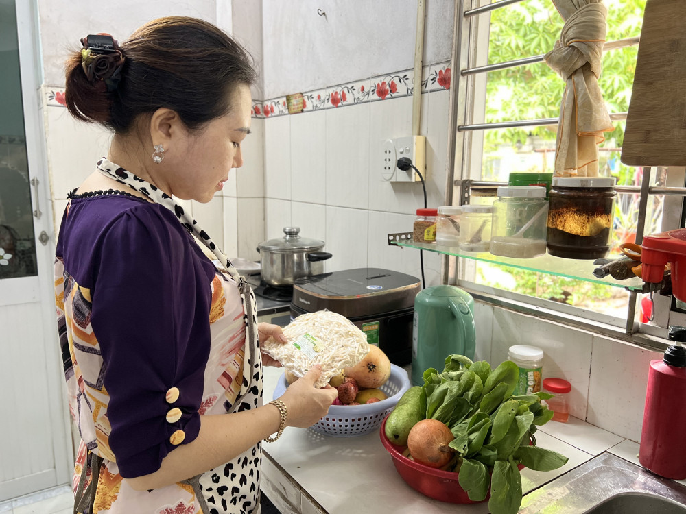 Nhiều người lựa chọn mua thực phẩm sạch qua mạng bởi sự đa dạng mặt hàng và tiện lợi