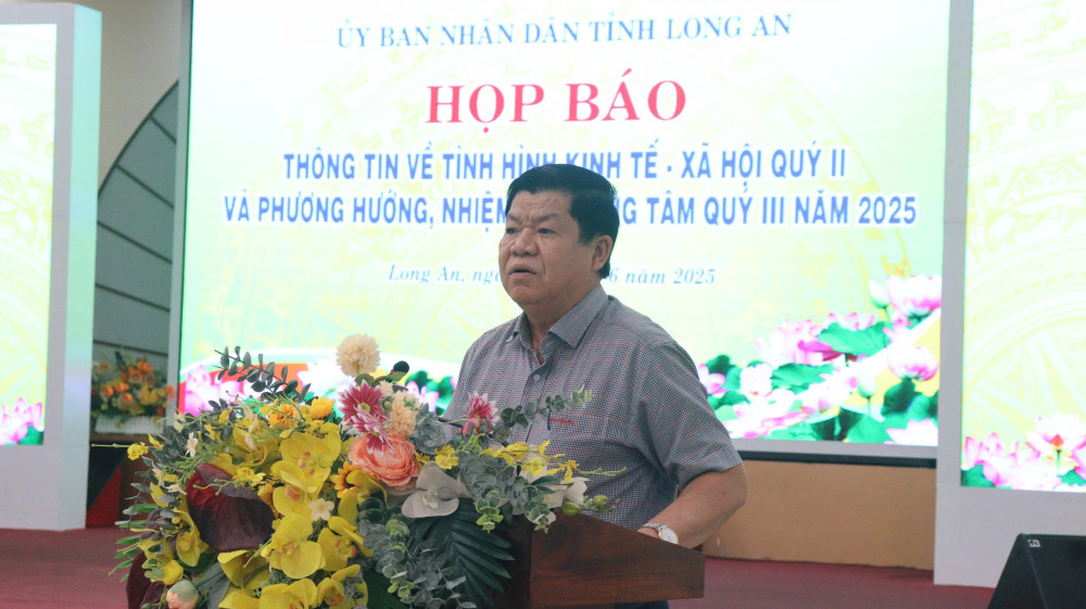 Phó Giám đốc Sở Tài chính - Trần Văn Tươi thông tin về tình hình kinh tế - xã hội của tỉnh trong 6 tháng đầu năm 2025