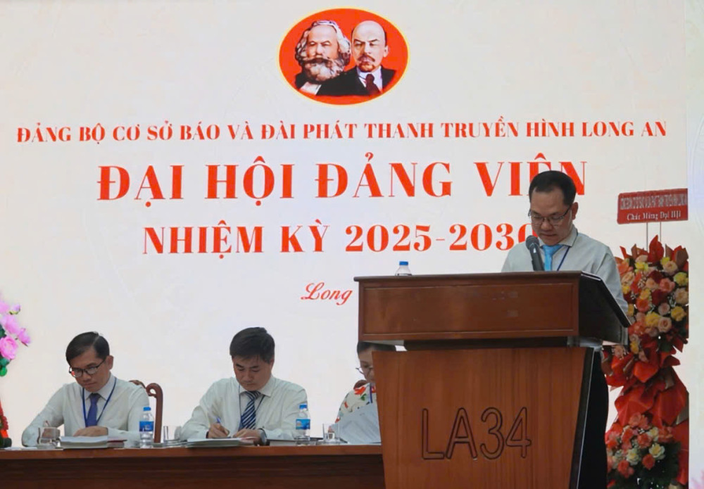 Các chi bộ trực thuộc báo cáo tham luận 
