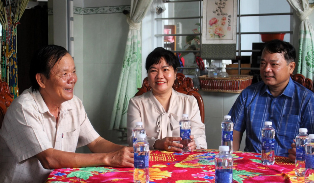 Đoàn đến thăm nguyên Giám đốc Đài Phát thanh và Truyền hình Long An - Phạm Văn Dũng