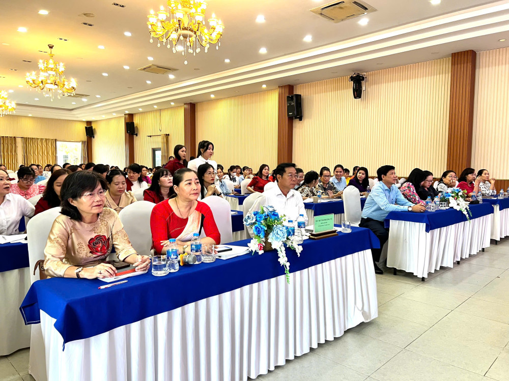 Các đại biểu dự hội nghị