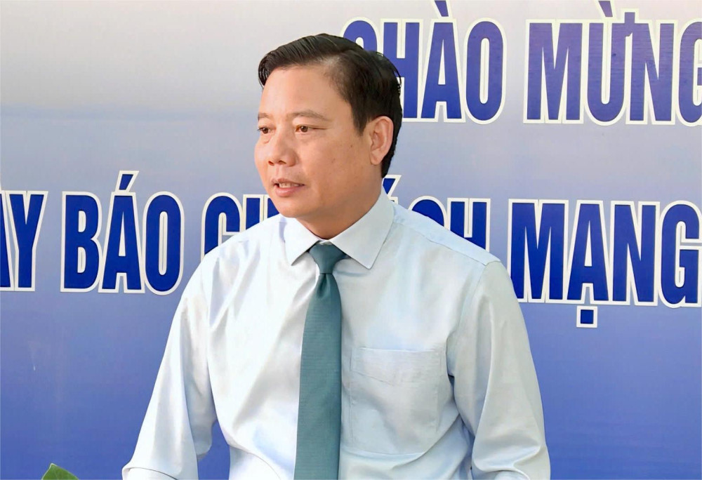 Phó Chủ tịch UBND tỉnh - Phạm Tấn Hòa làm Trưởng đoàn đến thăm, chúc mừng Cơ quan thường trú Thông tấn xã Việt Nam và Văn phòng đại diện Báo Nhân Dân tại tỉnh Long An