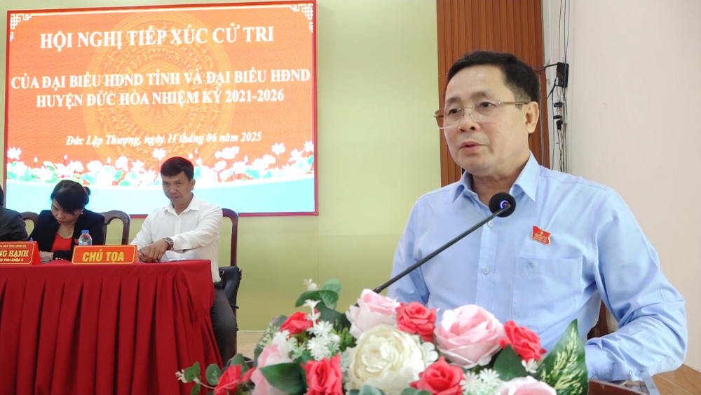 Phó Chủ tịch phụ trách HĐND tỉnh - Mai Văn Nhiều phát biểu ghi nhận, cảm ơn cử tri đã đến dự buổi tiếp xúc và đóng góp ý kiến