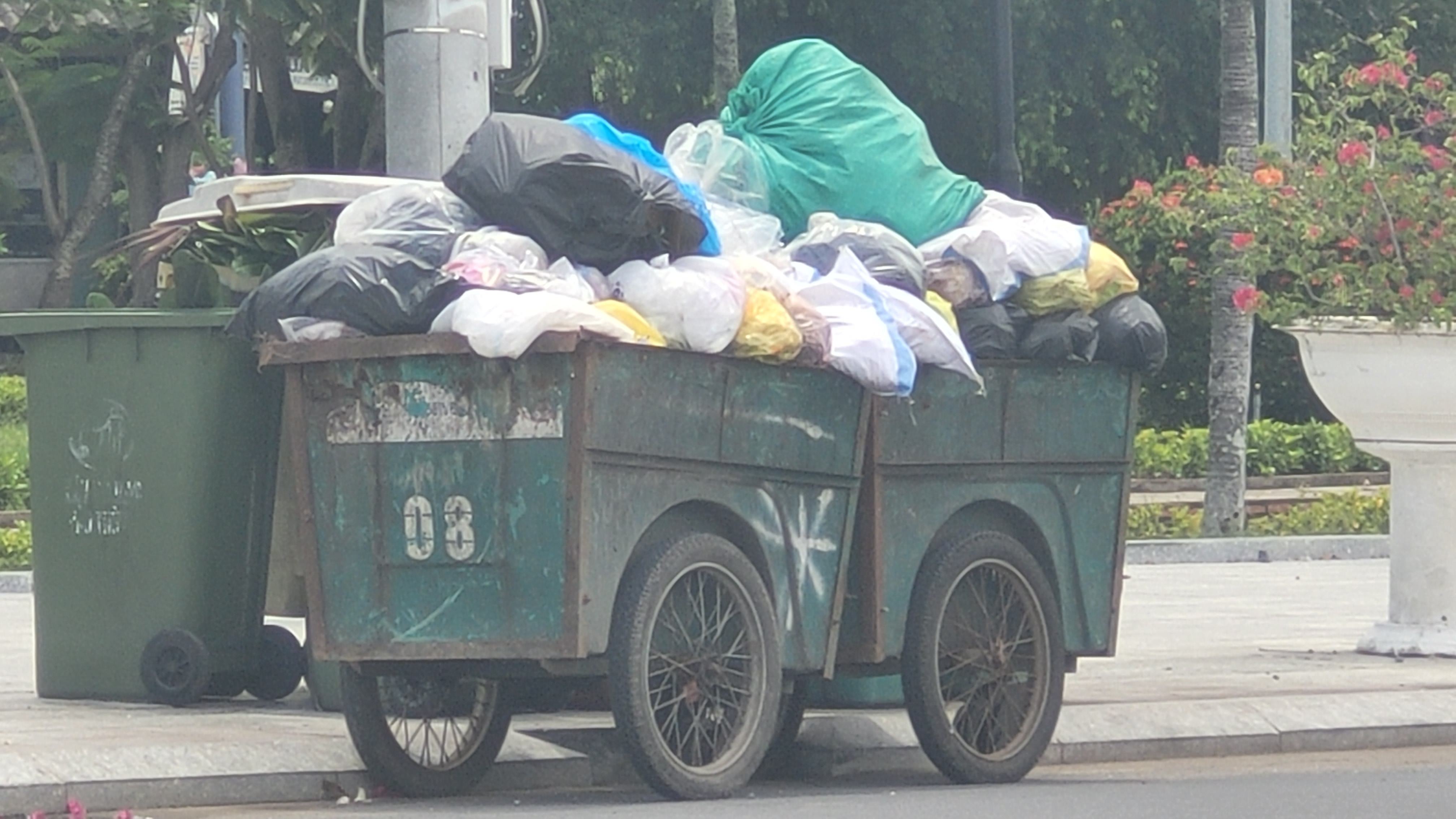 Thu gom, xử lý rác góp phần bảo vệ môi trường