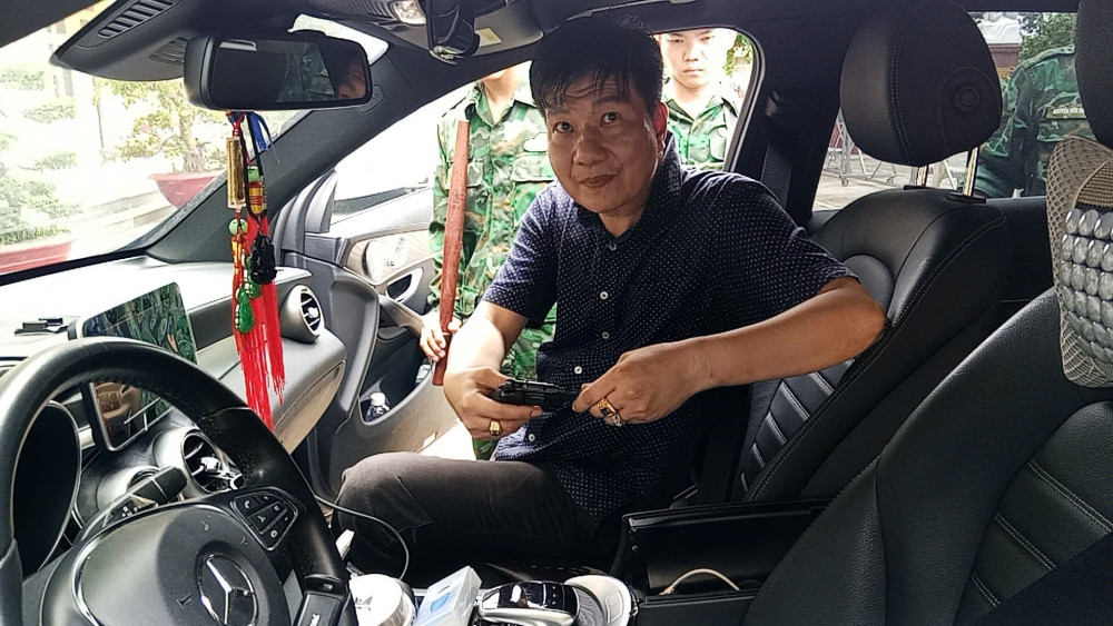 Đối tượng Phạm Mạnh Tân tàng trữ trái phép chất ma túy và 2 khẩu súng ngắn