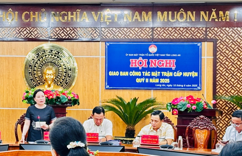 Chủ tịch UBMTTQ Việt Nam tỉnh - Nguyễn Thị Thu Trinh phát biểu kết luận hội nghị