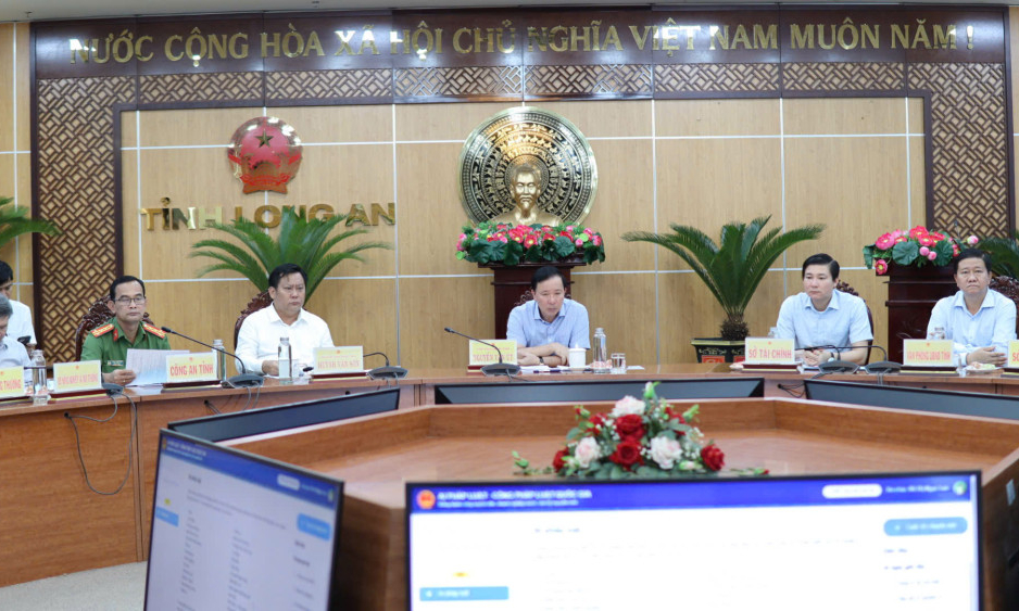 Thủ tướng Chính phủ tọa đàm với doanh nghiệp về phát triển kinh tế tư nhân