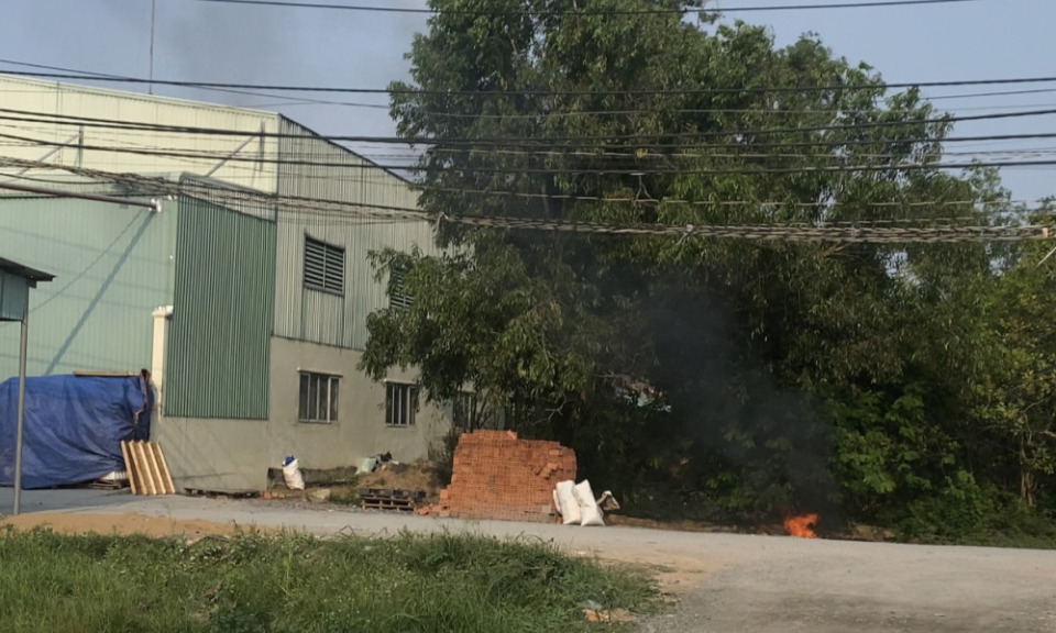Yêu cầu một cơ sở sản xuất nhựa dừng hoạt động