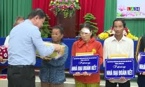 Thạnh Hóa: Bàn giao 23 căn nhà thuộc Chương trình xóa nhà tạm, nhà dột nát