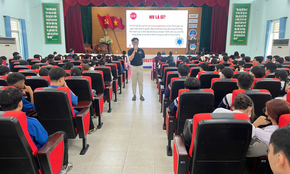 Chuyện 'Yêu, dễ đùa, khó nói'