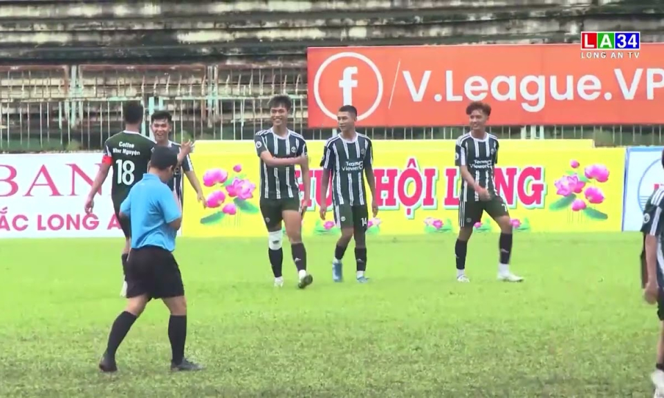 Trẻ Tân Hưng vào bán kết với ngôi nhất bảng A