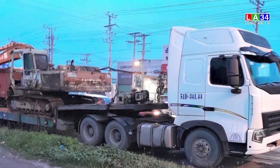 Té ngã vào xe container, 2 người phụ nữ tử vong