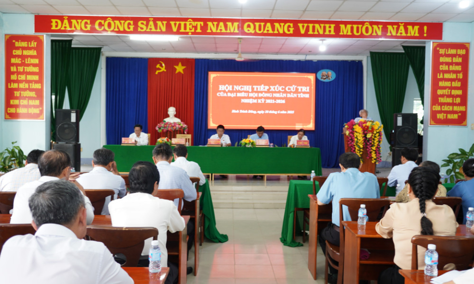 Cử tri huyện Tân Trụ quan tâm việc thực hiện chính quyền địa phương 2 cấp