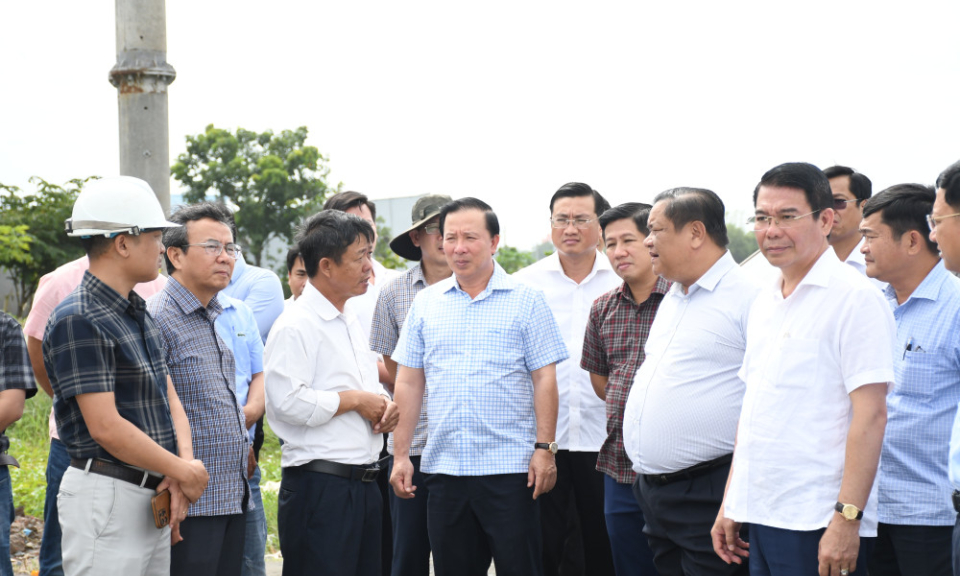 Phó Bí thư Tỉnh ủy, Chủ tịch UBND tỉnh - Nguyễn Văn Út kiểm tra tiến độ các dự án giao thông trọng điểm