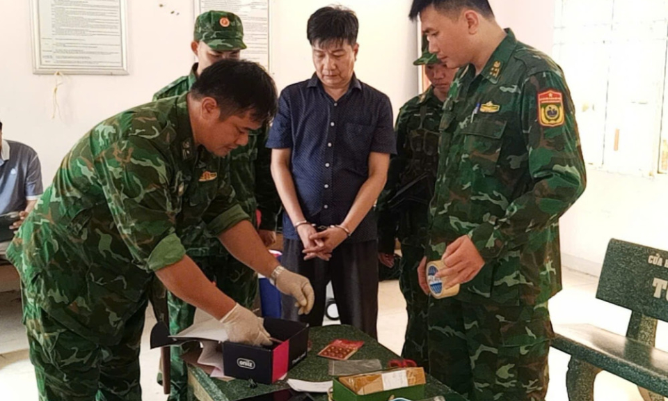 Bộ đội Biên phòng bắt quả tang đối tượng tàng trữ ma túy