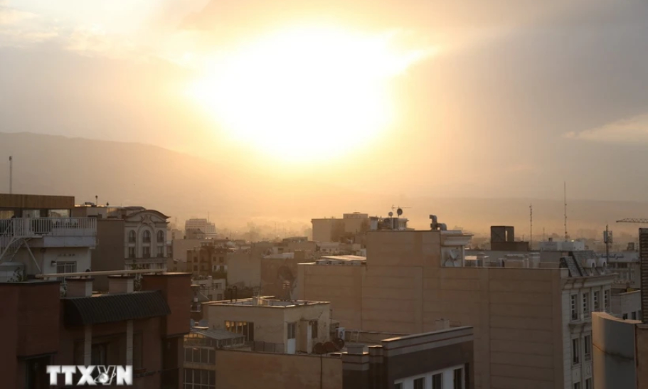 Nhiều nước đóng cửa không phận, các hãng hàng không chuyển hướng bay khỏi Iran