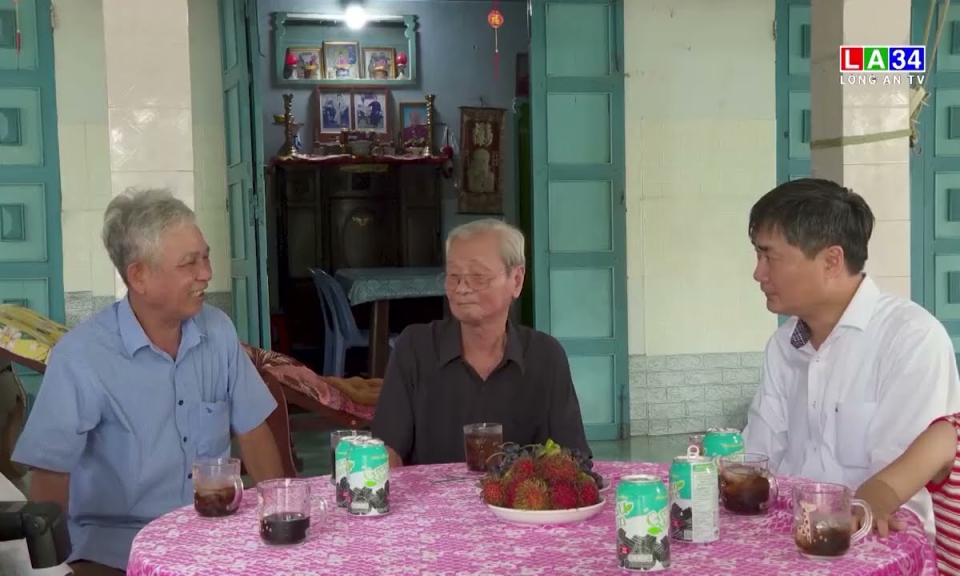 Thăm thân nhân gia đình nhà báo liệt sĩ tại huyện Đức Hoà