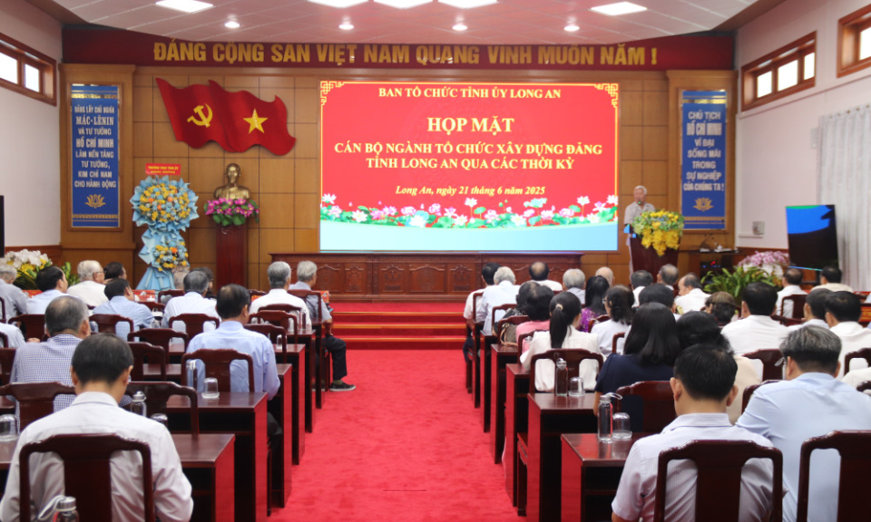 Họp mặt kỷ niệm 95 năm Ngày truyền thống ngành Tổ chức xây dựng Đảng
