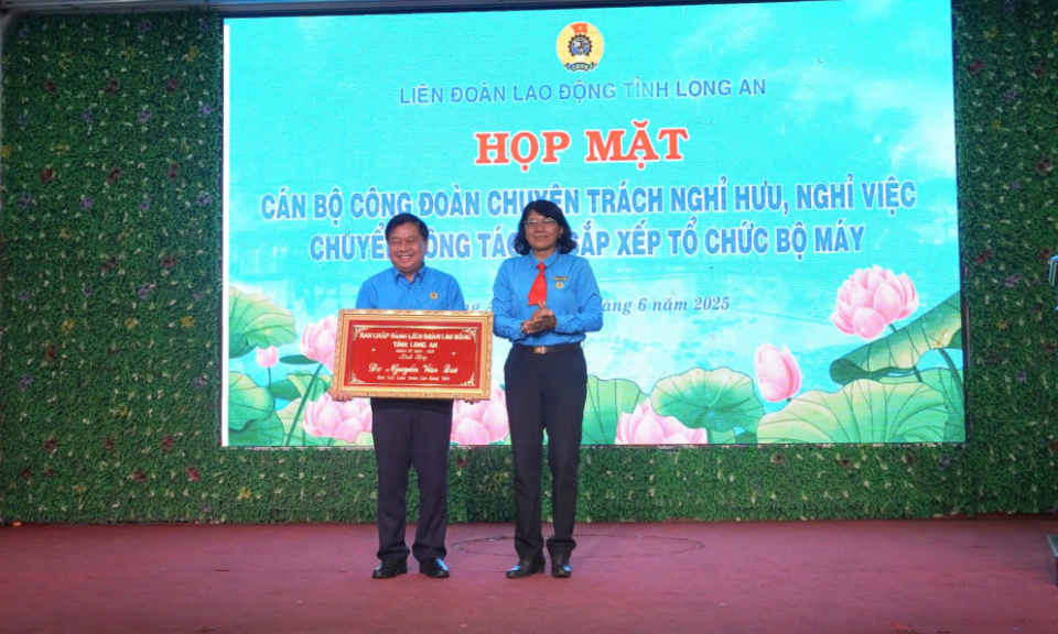 Họp mặt cán bộ Công đoàn nghỉ hưu, nghỉ việc, chuyển công tác