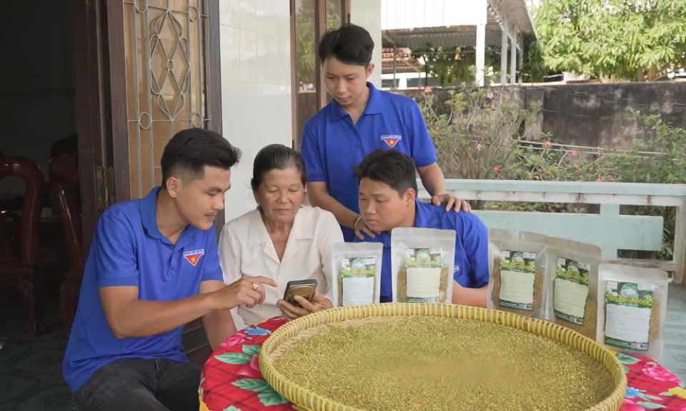 Nông dân 'bắt nhịp' chuyển đổi số