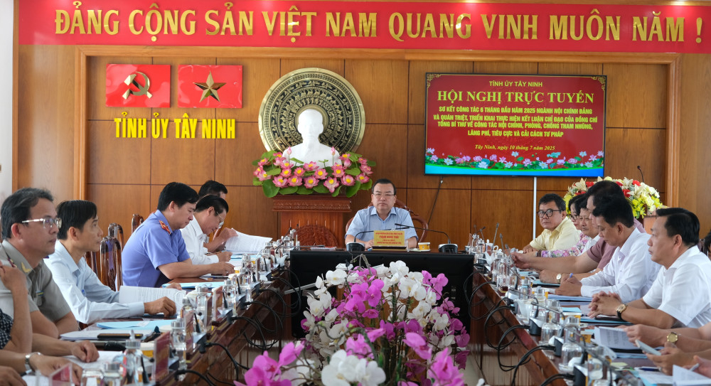 Ng&agrave;nh Nội ch&iacute;nh Đảng: Khẩn trương nghi&ecirc;n cứu, x&acirc;y dựng hệ thống cơ sở dữ liệu số, bảo đảm 'đ&uacute;ng, đủ, sạch, sống'