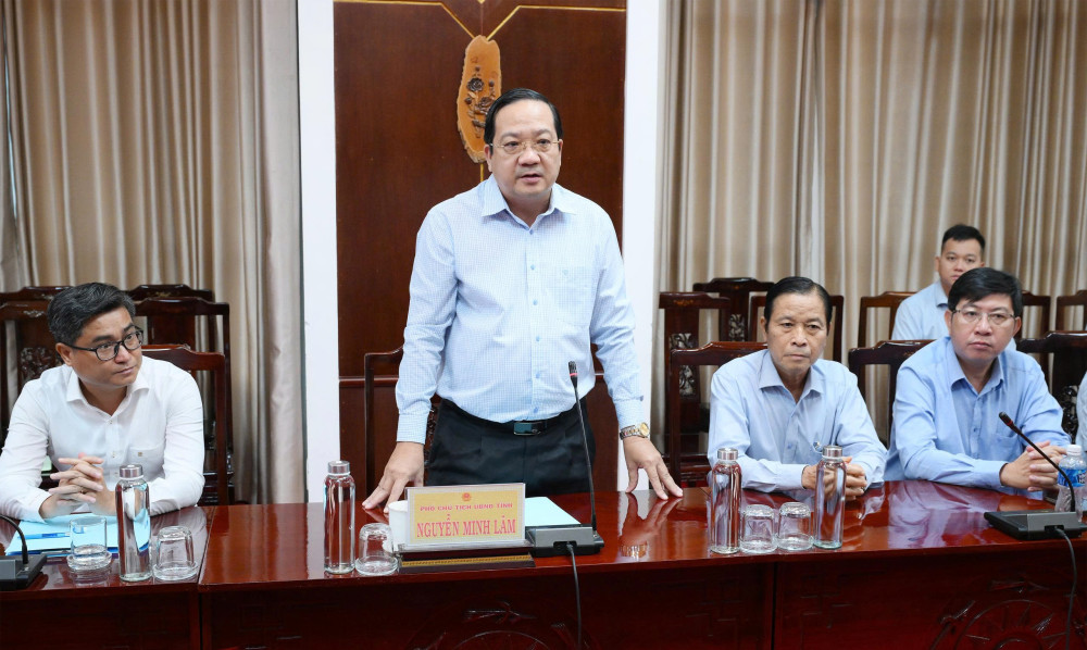 Ủy viên Ban Thường vụ Tỉnh ủy, Phó Chủ tịch UBND tỉnh Nguyễn Minh Lâm phát biểu chỉ đạo tại lễ công bố các quyết định