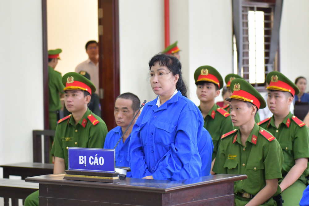 Bị cáo Hồng - chủ mưu vụ án bị cáo buộc lừa đảo hơn 486 tỉ đồng của 967 bị hại 