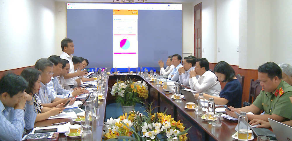 Các đại biểu tham dự buổi làm việc