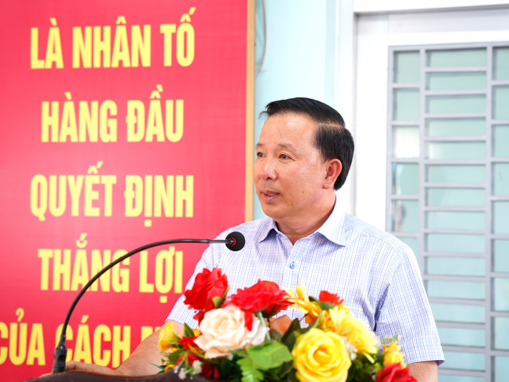 Phó Bí thư Tỉnh ủy, Chủ tịch UBND tỉnh Nguyễn Văn Út bày tỏ lòng biết ơn, tri ân các gia đình chính sách, người có công với cách mạng 