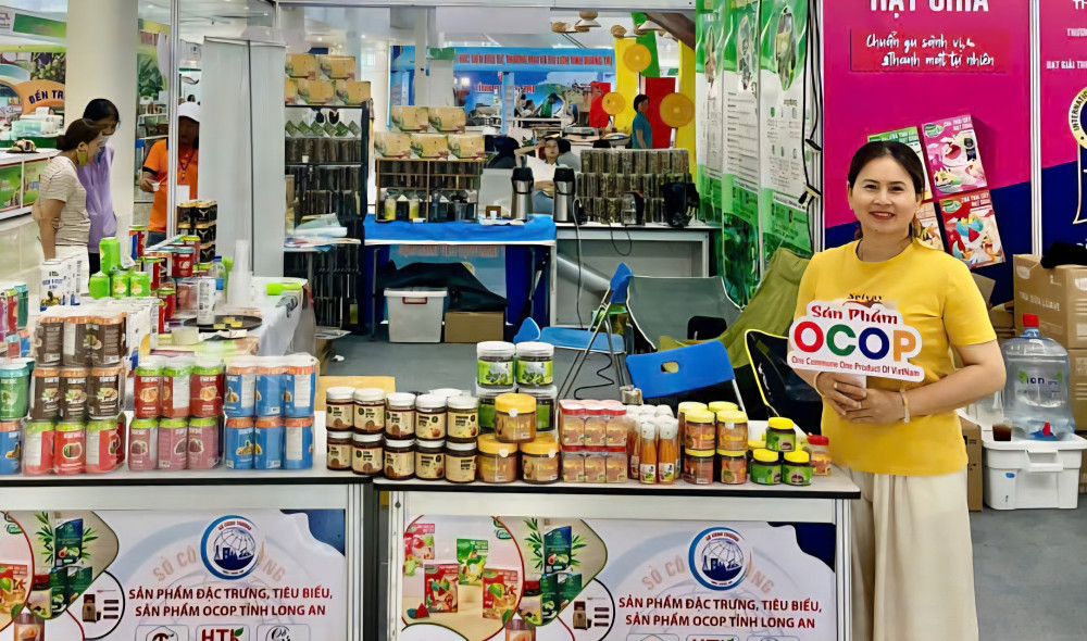 Chị Lan tham gia một sự kiện xúc tiến thương mại được tổ chức ngoài tỉnh