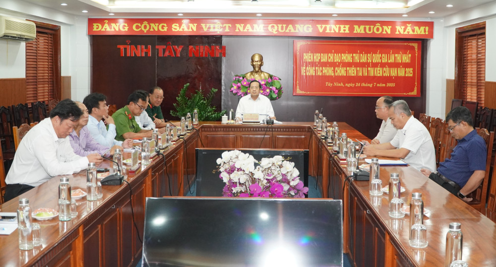 Ủy viên Ban Thường vụ Tỉnh ủy, Phó Chủ tịch UBND tỉnh Nguyễn Minh Lâm dự tại điểm cầu tỉnh Tây Ninh