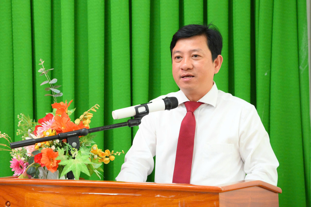 Giám đốc Trung tâm Kiểm soát bệnh tật tỉnh - Huỳnh Hữu Dũng phát biểu nhận nhiệm vụ