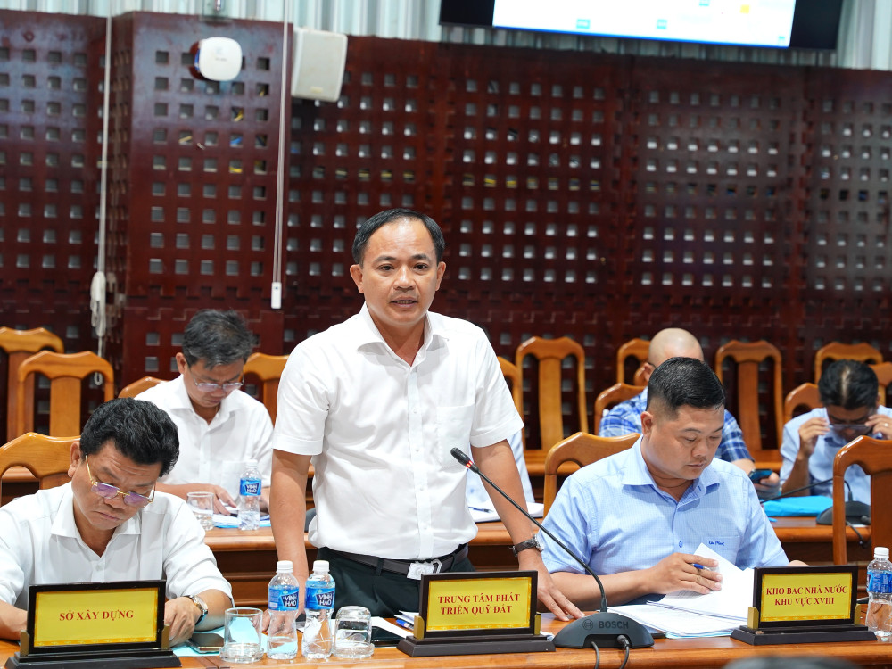 Lãnh đạo Trung tâm Phát triển quỹ đất tỉnh Tây Ninh báo cáo tiến độ giải phóng mặt bằng dự án cao tốc TP.HCM – Mộc Bài
