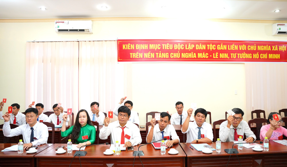 Biểu quyết thông qua chỉ tiêu chủ yếu nhiệm kỳ 2025 - 2030
